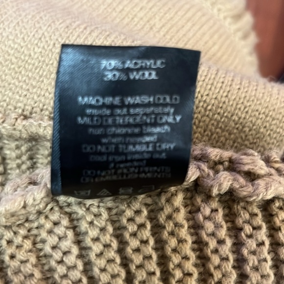 MAKOBI SWEATER - Picture 8 of 8